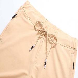 Pantalones cortos de gimnasio para hombre personalizados producidos en fábrica con su propio logotipo cómodos e ideales para ropa deportiva - Product Image 3