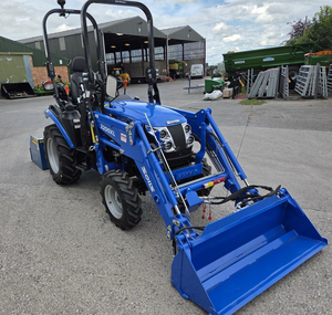 Tractor Pequeño Más Vendido 4x4, Mini Tractor Agrícola de 4 Ruedas Motrices, Compre SOLIS 26 9X9 EXTRA con Cargador de Calidad. - Product Image 1