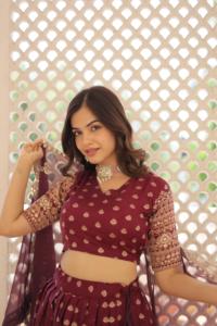 Dyable Viscose Jacquard lehenga Choli avec broderie Séquence Travail Pakistanais Lehenga Choli au prix de gros - Product Image 4