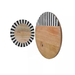 Assiettes et plats ronds en bois plateau de service décoratif en bois massif dernière conception assiette de service à un prix abordable - Product Image 3