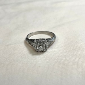 Bague de fiançailles en or blanc 14K-Diamant Halo-Années 1960 Vintage 01 CTW-Bague en diamant extrait de la terre - Product Image 1