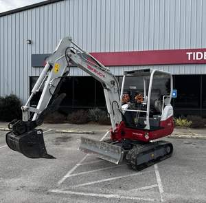 ENVÍO GRATUITO: Miniexcavadora TAKEUCHI T138FR, Motor Diésel de 27 HP, 674H, Cabina Cerrada con Aire Acondicionado, Aprobación EPA y CE, Sistema Hidráulico Auxiliar PLC - Product Image 1