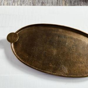 Bandeja de servicio de latón y metal de diseño premium antiguo con detalles ornamentados, forma y tamaño personalizados, use la bandeja de servicio al mejor precio - Product Image 2