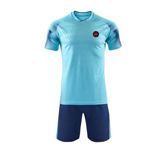 Uniforme de fútbol de estilo moderno diseñado para equipos, clubes, jugadores, partidos competitivos y torneos - Product Image 1