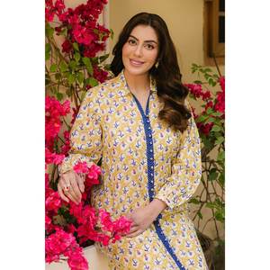Chemise en lin jaune non cousue pour femmes avec imprimé floral et décoration boutonnée - Product Image 1