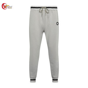 ชุดวอร์มผู้ชายผ้าฟลีซคุณภาพสูงสำหรับฤดูหนาว สไตล์ลำลอง ระบายอากาศได้ดี เป็นมิตรต่อสิ่งแวดล้อม รับสกรีนโลโก้ ดีไซน์ล่าสุด MOQ ต่ำ - Product Image 5