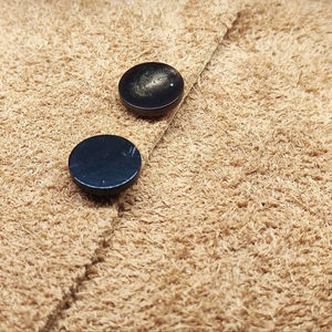 Botón Natural de Cuerno de Búfalo al por Mayor, Acabado en Blanco para Accesorios de Ropa, Alta Calidad - Product Image 1