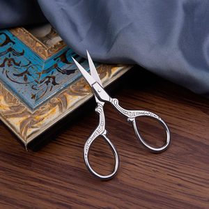กรรไกรสแตนเลสขนาดเล็กอเนกประสงค์แบบทำมือพร้อมด้ามแฟนซีกรรไกรตัดปลายแหลมสีเงินงานปักลายสำหรับบ้านสำนักงาน - Product Image 3
