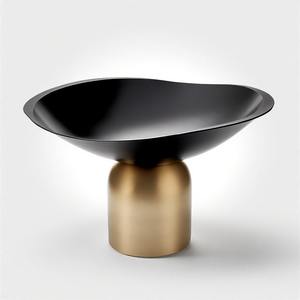 EmpressGrace Feast Bowl Imperial Majesty Bol de service en émail à la feuille d'or royale fabriqué à la main Symbole du luxe et de la grâce intemporels - Product Image 1