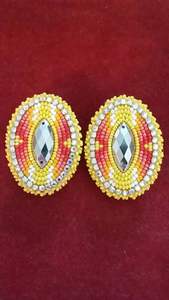 Pendientes de Lujo Hechos a Mano con Cuentas de Vidrio Ligeras y Bordados para Eventos - Product Image 2