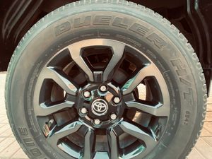 Oferta Especial: Toyota Hilux V6 Usada - ¡Lista para Enviar! - Product Image 5
