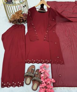 Kurti en rayonne moderne à fleurs avec imprimé géométrique vibrant Sharara Dupatta Set - Product Image 5