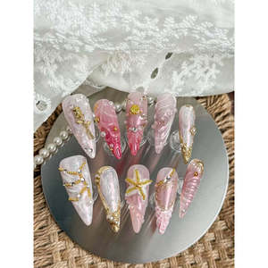 Queen of the Seas Press on Nail Art, design royal pour la décoration des ongles - Product Image 2