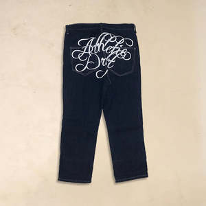 Jeans Y2K de corte recto atlético, cintura alta, con bordados decorativos, denim lavado a la piedra, estilo vintage hip hop, tejido de punto. - Product Image 1