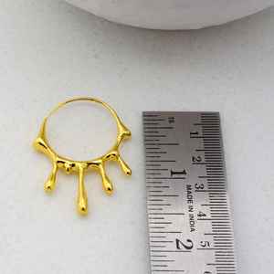 Boucles d'oreilles circulaires M1 en laiton couleur or, bijoux uniques pour tous les jours. - Product Image 2