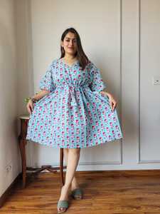 ชุดเดรสผ้าฝ้ายพิมพ์ลายบล็อกสไตล์โบฮีเมียนแบบธรรมชาติสั่งทำพิเศษสำหรับลูกค้าบูติก  ทรงยาวคลุมเข่า  ปรับขนาดเอวได้  เป็นมิตรต่อสิ่งแวดล้อม เหมาะสำหรับฤดูร้อน - Product Image 2