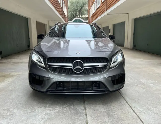 سيارة مستعملة طراز 2018 Mercedes-Benz AMG GLA45 4Matic GLA 45 بقوة 375 حصان سيارة رياضية متعددة الأغراض تربو 4 سلندر