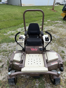 Tondeuse à gazon Grass-hopper 126V avec roues pour un entretien facile de la pelouse à vendre - Product Image 3