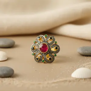 Bague ajustable en or rose plaqué or avec rubis et émeraude pour femmes, style tendance avec incrustation de diamants de forme ovale, design floral - Product Image 3