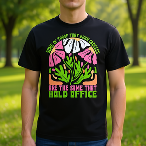 Alcuni di quelli che bruciano le croci sono gli stessi che indossano la maglietta promozionale da ufficio. - Product Image 3