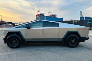 Camioneta Eléctrica AWD 2024, Caja de Cambios Automática, Volante a la Izquierda, Bajo Kilometraje, Interior Oscuro, Alto Rendimiento - Product Image 3