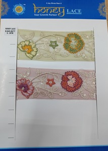 Elegante encaje bordado floral negro intrincadamente detallado para vestidos de novia sofisticados y ropa de noche - Product Image 2