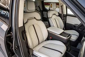 Rivian R1T Adventure Edition 2023, Quad-Motor AWD, Batterie de grande capacité, El Cap Granite - Product Image 5