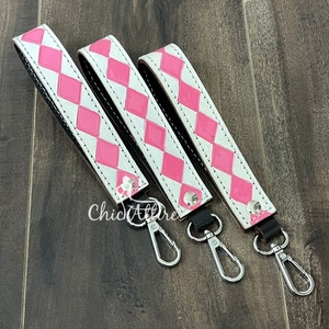 Usine en gros de luxe en cuir de vachette véritable bracelet porte-clés Logo personnalisé porte-clés en cuir à carreaux bracelet promotionnel - Product Image 1