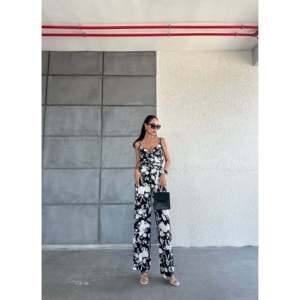 Mono de cintura alta con estampado, cuello en V y tirantes, de gasa transpirable, estilo casual - Product Image 2