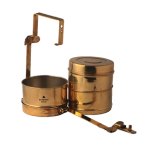 Vente en gros de boîte à lunch tiffin empilable en cuivre et laiton martelé et gravé à la main du Mid-20th siècle avec fourchette et cuillère pratiques - Product Image 6
