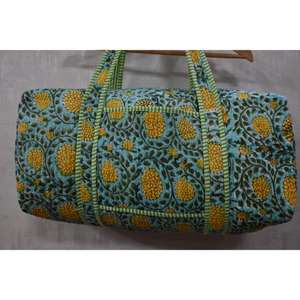 Bolsa de Viaje de Lona Acolchada Estilo Boho, Estampado Floral Indio Hecho a Mano, Bolsa de Hombro Ligera de Lujo para Mujer - Product Image 2