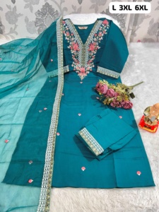 Hermosa muselina con trabajo manual Kurti Pant y Dupatta Fabricante y proveedor de Surat a precio mayorista - Product Image 3