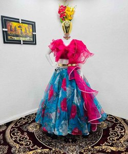 Nuevo y Atractivo Lehenga Choli para Mujer, Bordado Intenso, Algodón y Seda, Prenda India Confeccionada para Ocasiones Especiales - Product Image 3