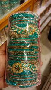 Bracelets Kundan à la mode Superbes beaux bracelets Latkan de travail en pierre pour les mariages et les vêtements de fête Magasinez maintenant - Product Image 4