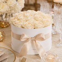 Boîte cadeau de luxe pour mariage, personnalisée, ronde, en carton rigide blanc, avec revêtement UV, doublure satinée, boîte à chapeau, ruban, finition blanche, décoration de table