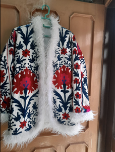 Chaleco Rosa con Bordado y Adorno de Piel, Diseño Floral, Estilo Bohemio Hecho a Mano, Ropa de Invierno - Product Image 3
