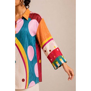 Nayantara Zariya Haut long en mousseline de soie à col carré brodé de fleurs multicolores pour femme - Product Image 3