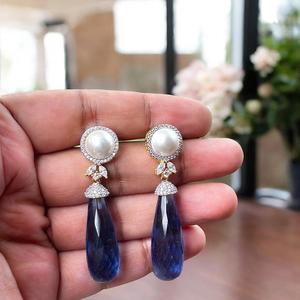 Pendientes Elegantes y Modernos para Mujer, con Circonita, Plateados, para Fiestas y Bodas, Hechos Principalmente de Latón, Regalo de Moda - Product Image 1