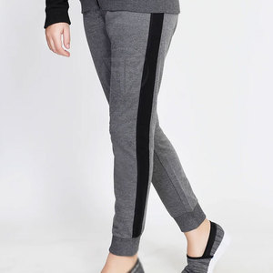 Survêtement décontracté pour femme avec capuche, fabriqué au Pakistan, en coton/polyester, couleur personnalisée, écologique, léger - Product Image 5