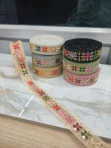 Tissu en dentelle brodée de luxe pour robes de mode Tissu en dentelle brodée avec un motif floral moderne - Product Image 4