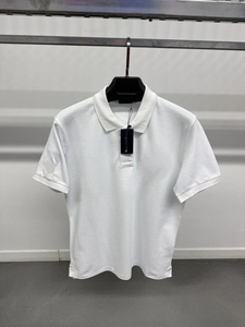 เสื้อยืดคอกลมแขนสั้นผู้ชาย OEM ผ้าฝ้าย 100% เนื้อผ้าเรียบ ระบายอากาศได้ดี นุ่มสบาย คุณภาพสูง พร้อมตัวเลือกสกรีนโลโก้ - Product Image 1