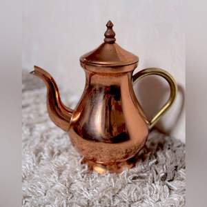 Cafetera Decorativa de Cobre con Textura Única, Perfecta para Regalar a los Amantes del Café y Coleccionistas - Product Image 2