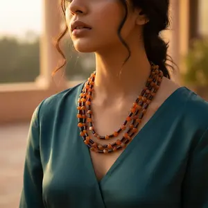 สร้อยคอผู้หญิงแบบหลายเส้นประดับลูกปัดอำพันและโกเมน ดีไซน์ทันสมัยพร้อมสายทองเหลือง สไตล์คลาสสิกแบบศาสนา เหมาะเป็นของขวัญทางศาสนา - Product Image 1