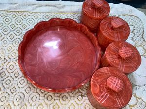 100% ensemble de quatre pots de qualité supérieure et plateau décoratif en résine couleur rouge - Product Image 5