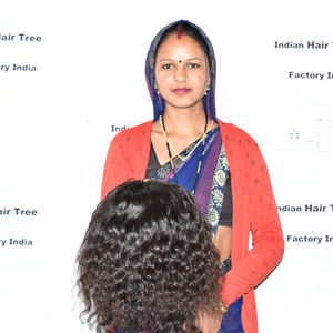 Mechones de pelo crudo indio negro de color destacado, estilo rizado natural, extensiones alineadas con cutícula sin procesar, cabello crudo de la India - Product Image 5