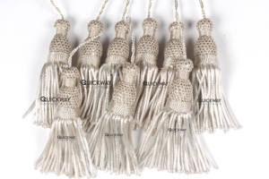 Borlas de Hilo Metálico Plateado Hechas a Mano, Borla Clerical para Vestimentas de Iglesia y Uso Decorativo - Product Image 2