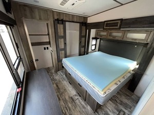 Roulotte de camping tout-terrain d'occasion 2020 Keystone Sprinter L-i-m-i-t-e-d 3610F-W-F-K-S Standard - Product Image 4