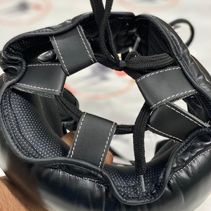 Protège-tête de kickboxing en cuir de vache véritable de qualité supérieure, logo personnalisé, protection intégrale du visage, équipement d'entraînement de sparring, protège-tête - Product Image 4