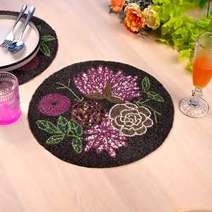 Napperons de table élégants en satin à motifs floraux bohèmes, faits à la main, écologiques, pour salle à manger, avec sous-verres, polyvalents, faciles à utiliser, 36x36 cm - Product Image 1