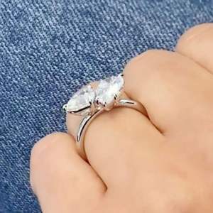 Anillo de Compromiso para Mujer con Dos Piedras en Forma de Corazón y Pera, Estilo Bonito, de RITZIN - Product Image 4